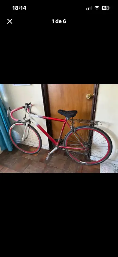 Bicicleta de carretera roja con portaequipajes - miniatura 3