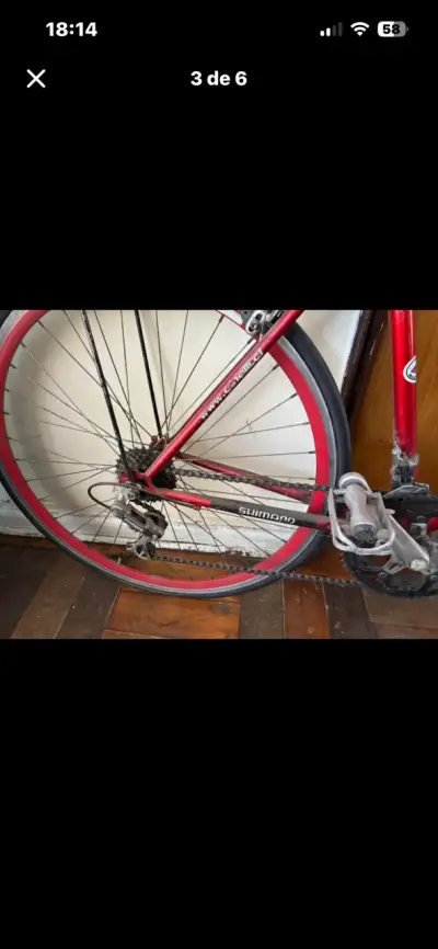 Bicicleta de carretera roja con portaequipajes - miniatura 4