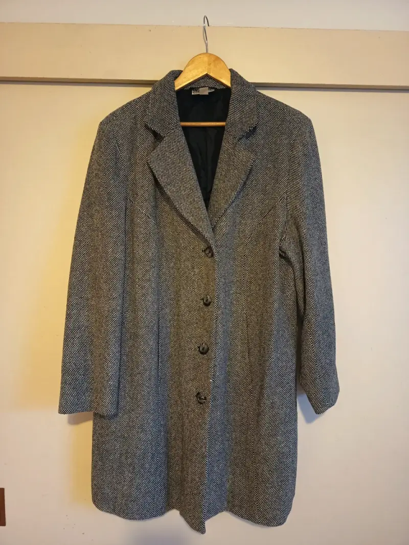 Abrigo gris de lana para mujer