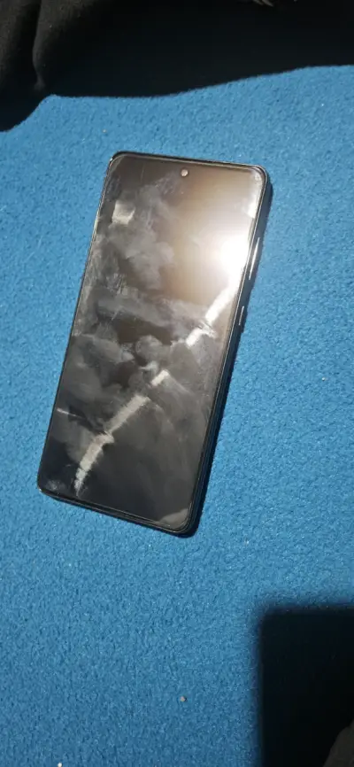 Smartphone con pantalla táctil en buen estado - miniatura 1