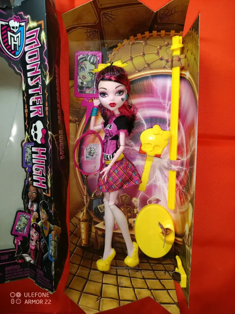 Muñeca Monster High original con accesorios - 1