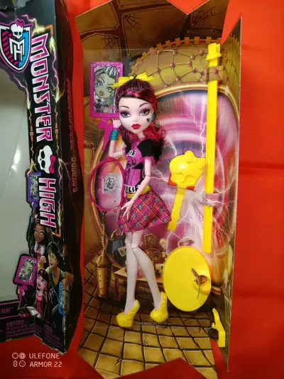 Muñeca Monster High original con accesorios - miniatura 1