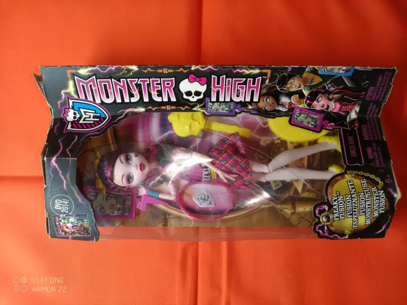 Muñeca Monster High original con accesorios - 2