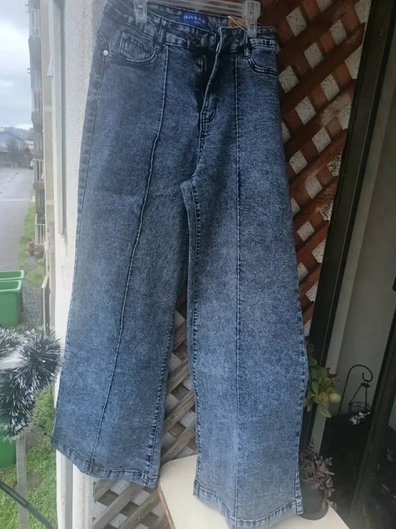 Jeans anchos de mezclilla azul desgastada - 1