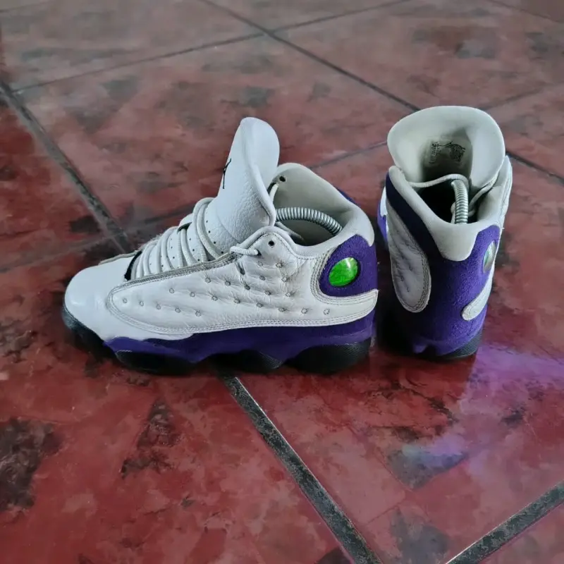 Zapatillas deportivas blancas y moradas - 1