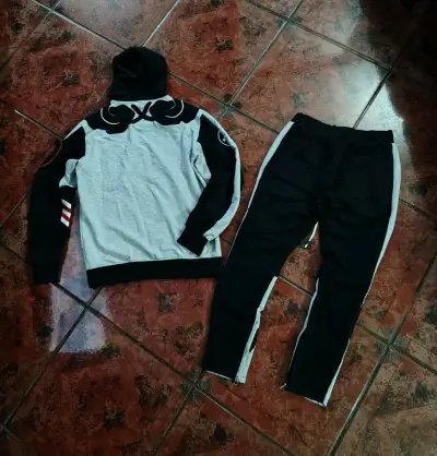 Conjunto deportivo con diseño de pantera - miniatura 2