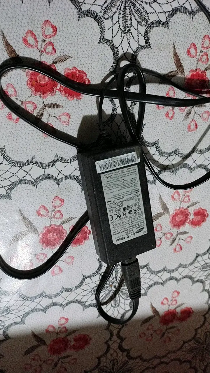 Monitor Samsung LED 22 pulgadas con adaptador - 2