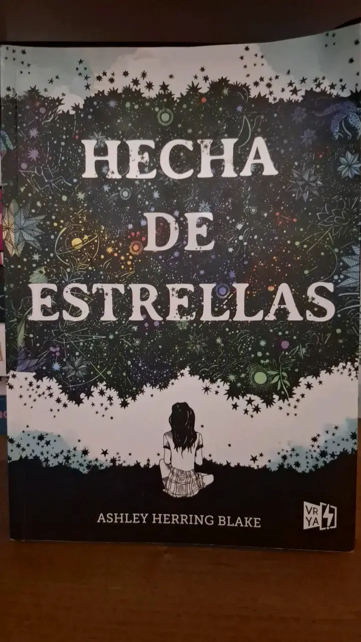 Libro 'Hecha de Estrellas' de Ashley Herring Blake - 1