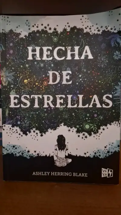Libro 'Hecha de Estrellas' de Ashley Herring Blake - miniatura 1