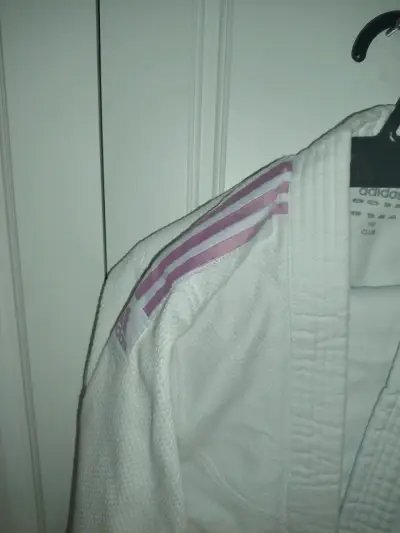 Kimono de judo Adidas blanco con rayas rosas - miniatura 4