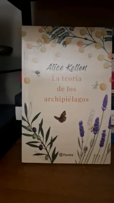 Libro 'La teoría de los archipiélagos' de Alice Kellen - miniatura 1