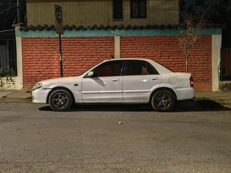 Mazda 323 2004 - 1