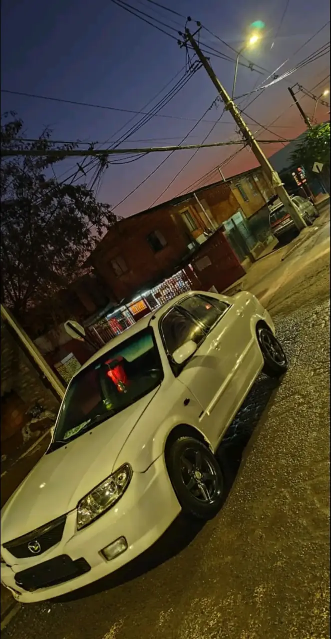 Mazda 323 2004 - 3