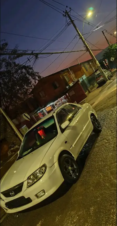 Mazda 323 2004 - miniatura 3