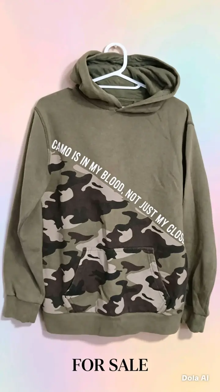 Polerón camuflado con capucha verde
