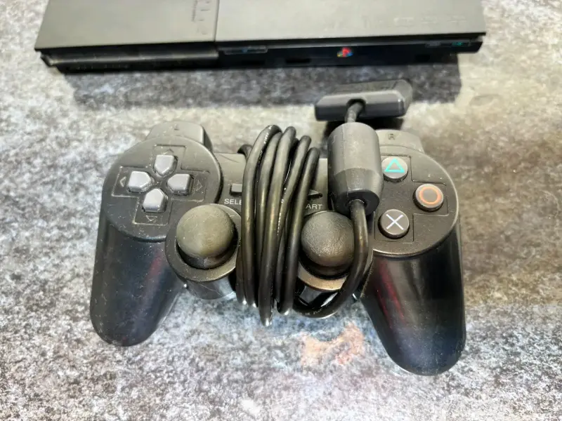 Consola PlayStation 2 Slim con dos controles - 3