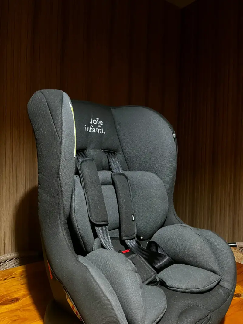 Silla de auto infantil Joie negra - 2