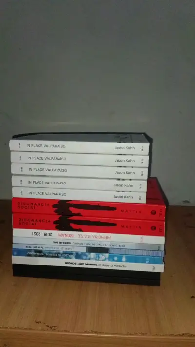 Lote de libros sobre el festival tsonami - miniatura 1
