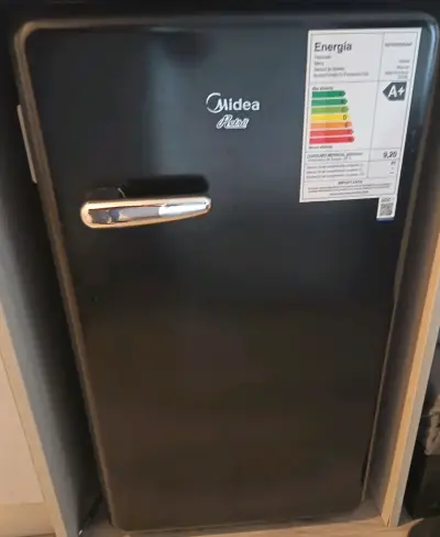 Refrigerador Midea Retro negro compacto - miniatura 1