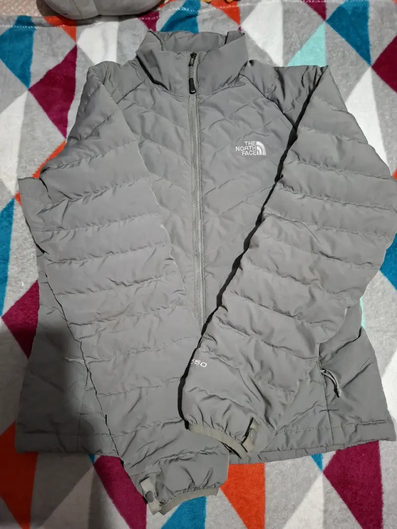 Chaqueta The North Face gris acolchada - 2