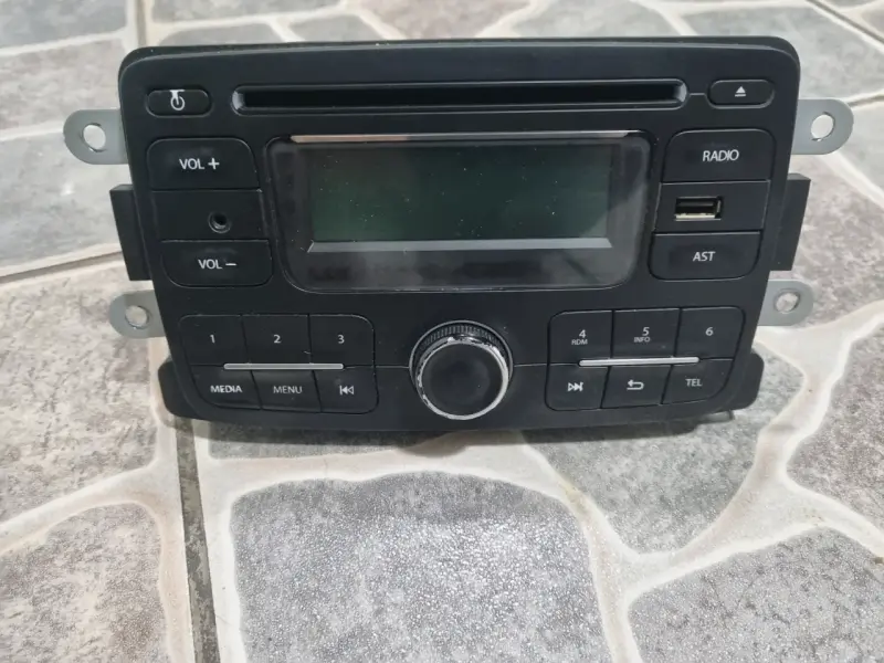 Radio de auto con USB y control de volumen - 1