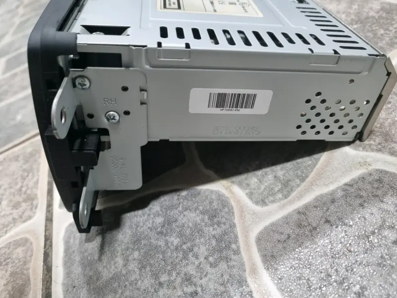 Radio de auto con USB y control de volumen - 4