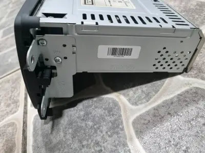 Radio de auto con USB y control de volumen - miniatura 4