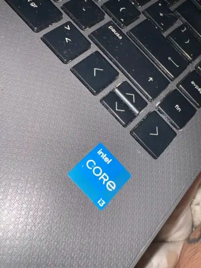 Laptop HP en buen estado - miniatura 2