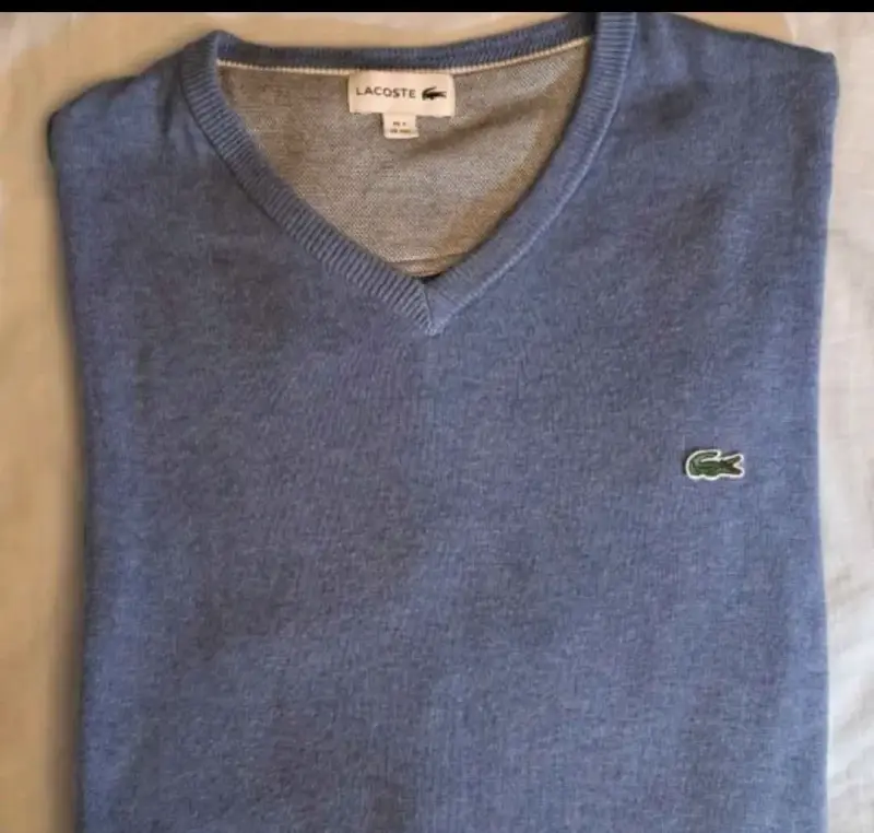 Suéter Lacoste azul cuello en V