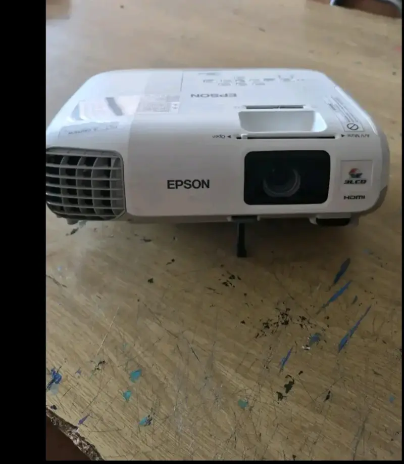 Proyector Epson 3LCD HDMI en buen estado