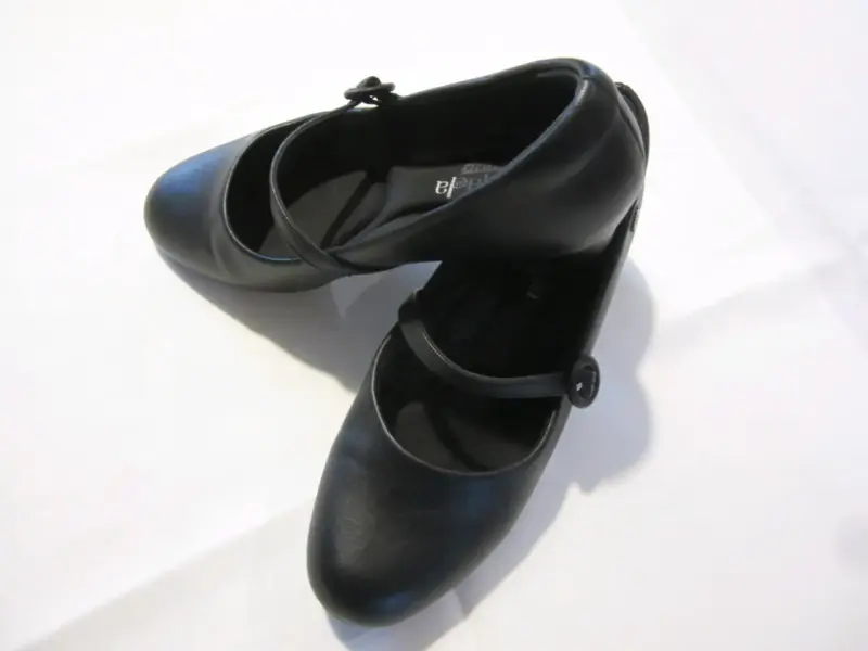 Zapatos negros con correa Chalada - 1