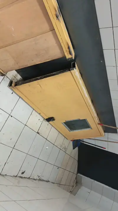 Puerta de metálicas de segurida con marco metálico - miniatura 2