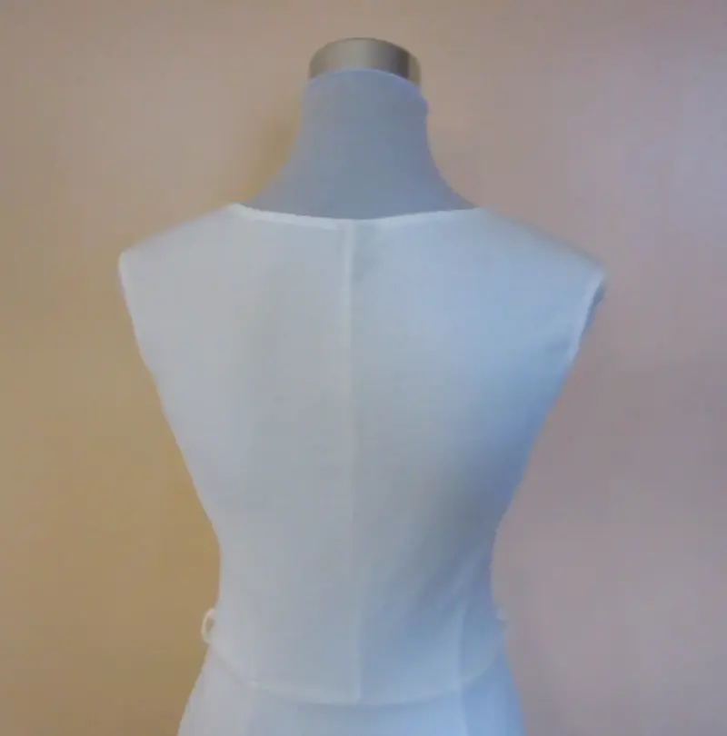 Vestido blanco sin mangas elegante marca IO - 3