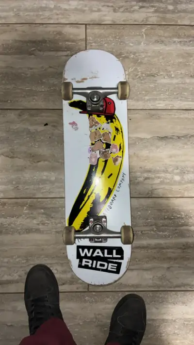 Skateboard Wall Ride con diseño de banana - miniatura 1