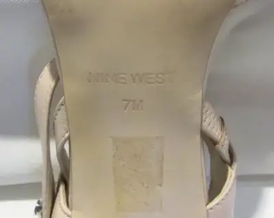 Zapatos de tacón Nine West beige elegantes - miniatura 3