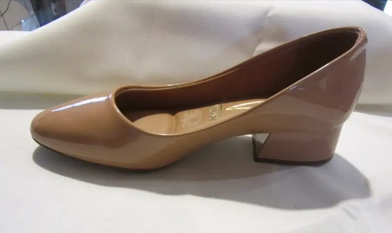 Zapatos de tacón bajo charol beige Vizzano - 3