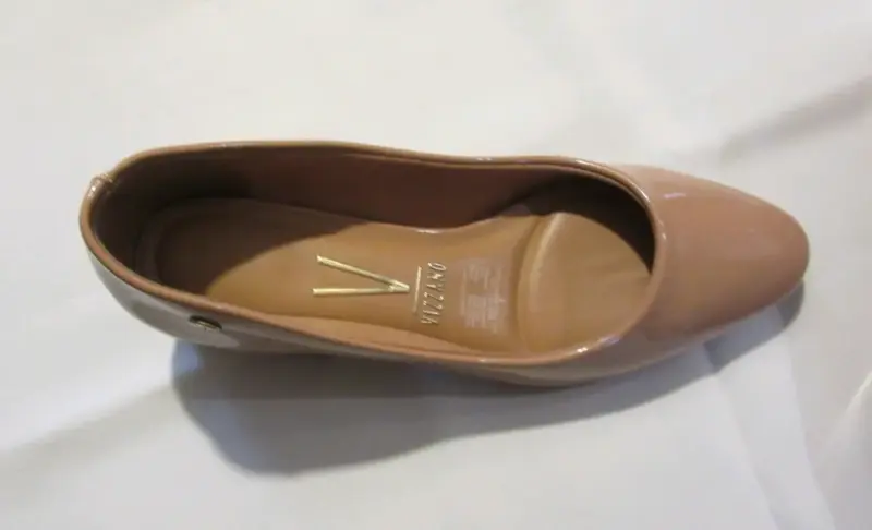 Zapatos de tacón bajo charol beige Vizzano - 4