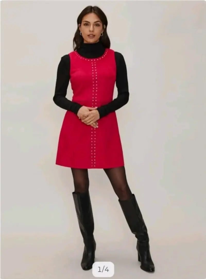 Vestido rojo con detalles de tachuelas - 1