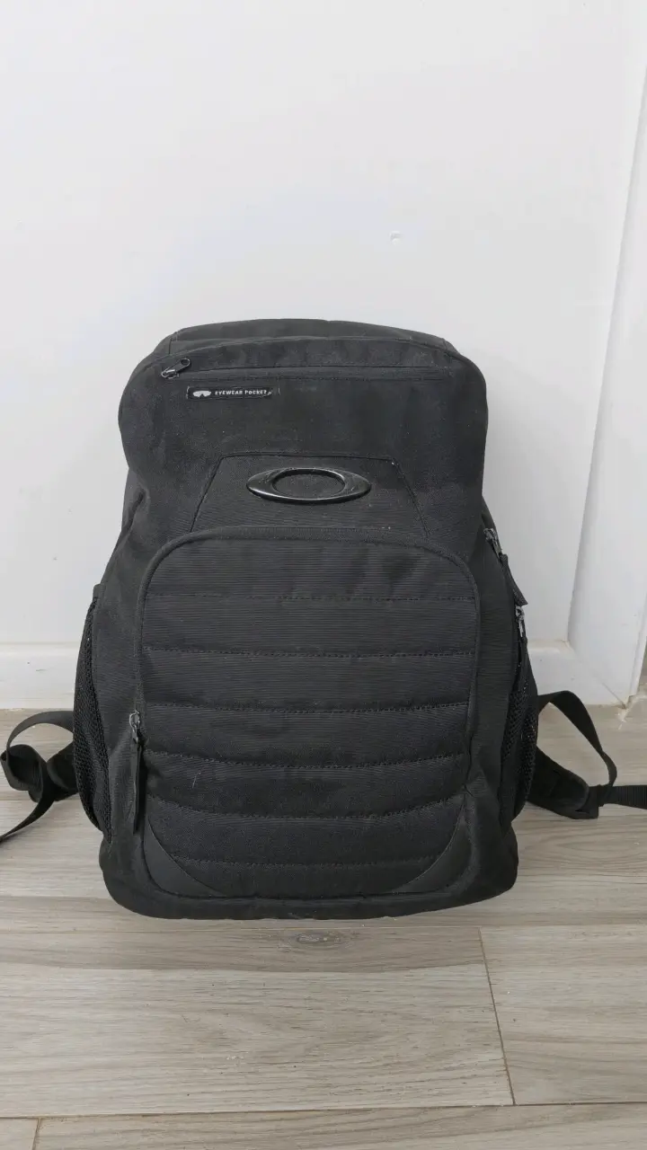 Mochila Oakley 35 lt negra con bolsillo para gafas - 2