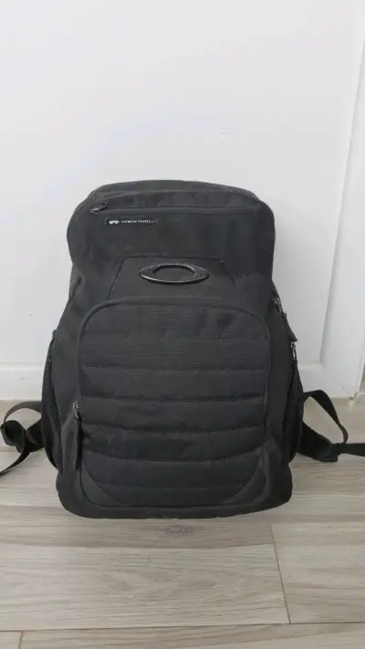 Mochila Oakley 35 lt negra con bolsillo para gafas - miniatura 2