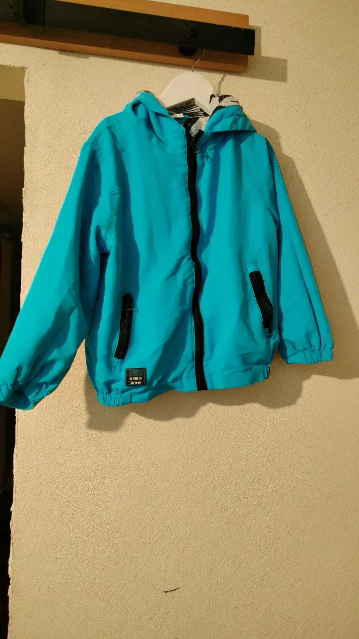 Chaqueta azul para niño con capucha