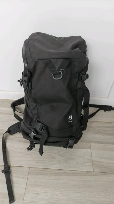 Mochila negra Nixon 45 lt - miniatura 2