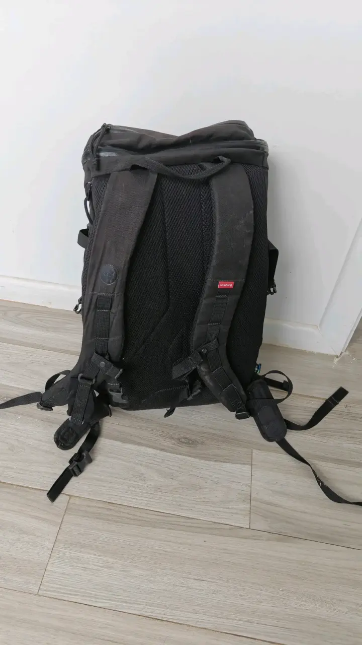 Mochila negra Nixon 45 lt - 3