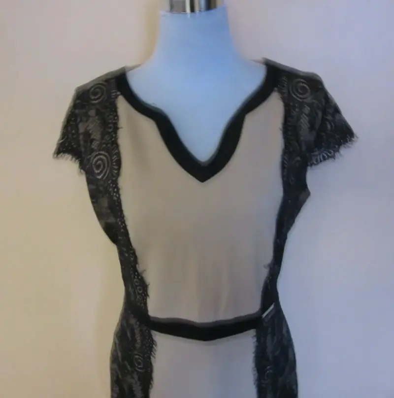 Vestido elegante con encaje negro - 1