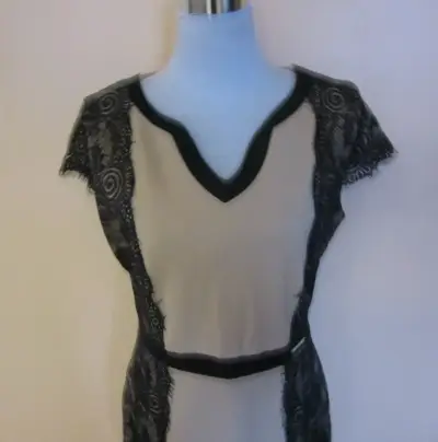 Vestido elegante con encaje negro - miniatura 1