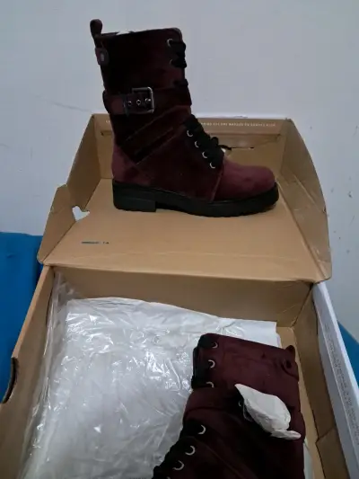 Botas de gamuza burdeos con cierre lateral - miniatura 2