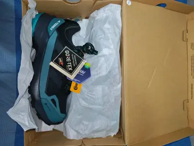 Zapatillas Adidas Terrex negras y azules - miniatura 2