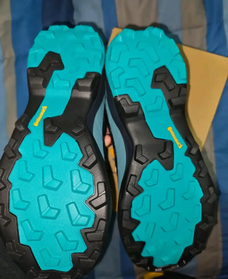 Zapatillas Adidas Terrex negras y azules - 3