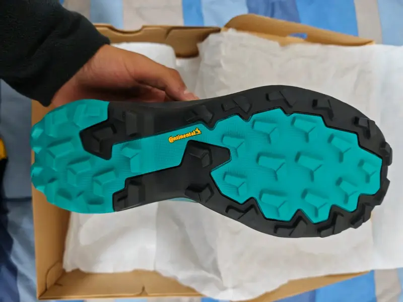 Zapatillas Adidas Terrex negras y azules - 4