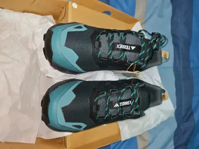 Zapatillas Adidas Terrex negras y azules - miniatura 5